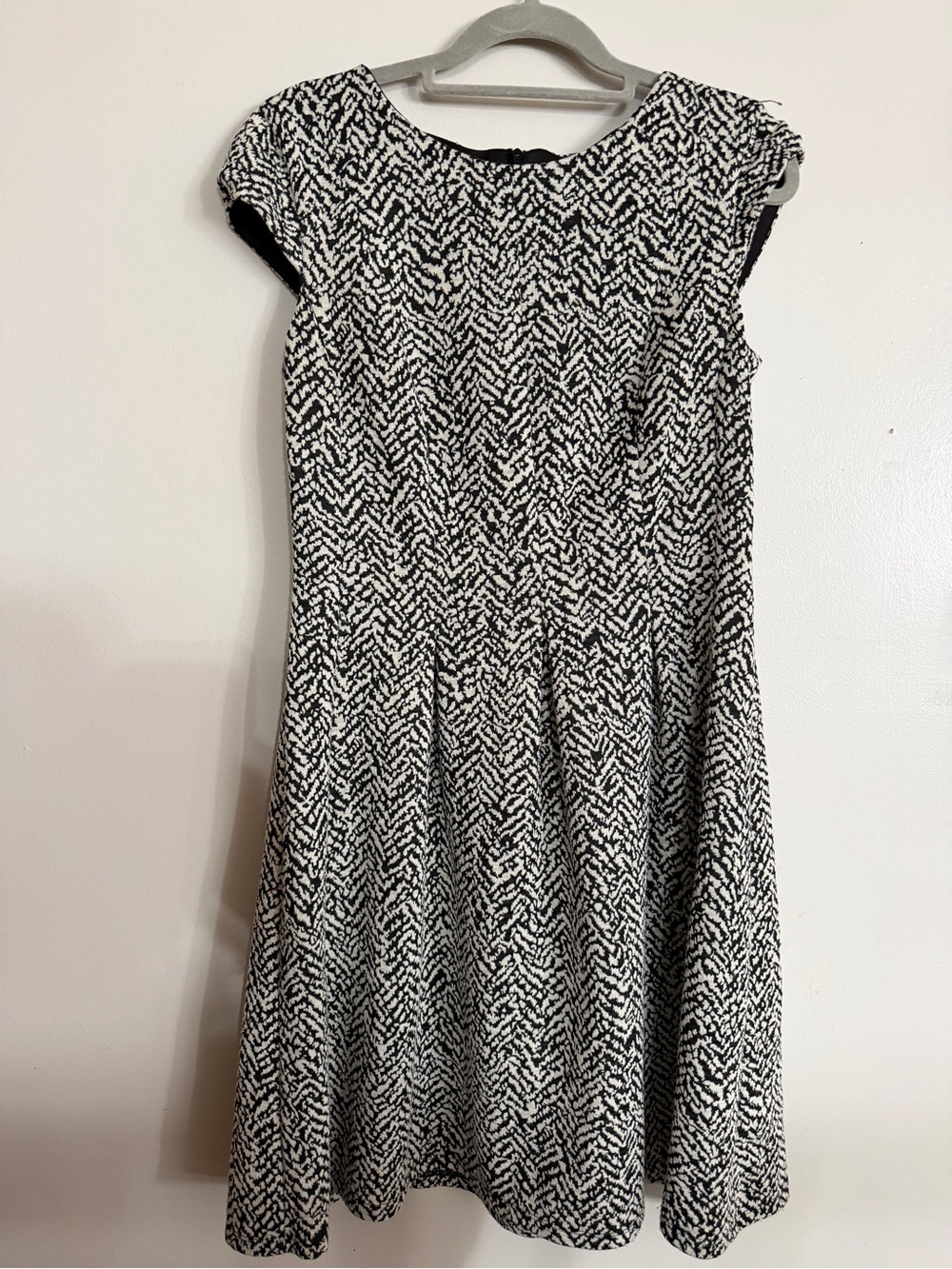 AB Studio Black & White Patterned Cap-Sleeve Midi Dress